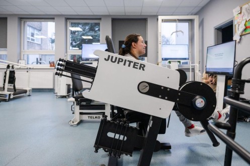 Ćwiczenia na maszynie Jupiter z wykorzystaniem interaktywnego systemu monitorowania postępów. 